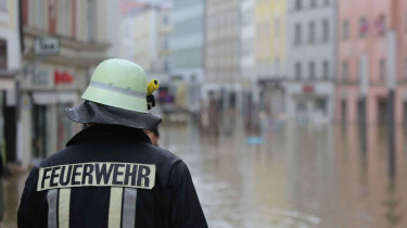 Flutkatastrophe - North Channel Bank spendet an Freiwillige Feuerwehr Altena